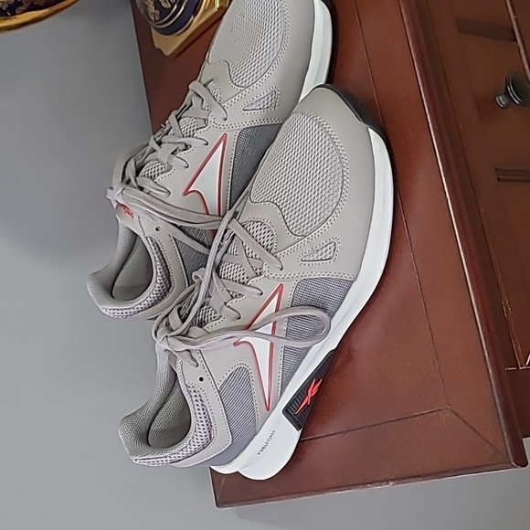 FUEL FOAM REEBOK TENNIS SHOES - Picture 2 of 6